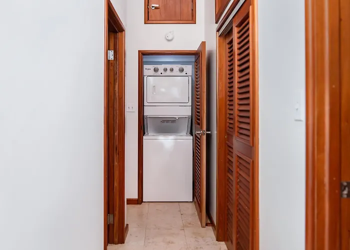 Residences At Barrier Reef 8c Oceanview 2 Bedroom By Floreo *