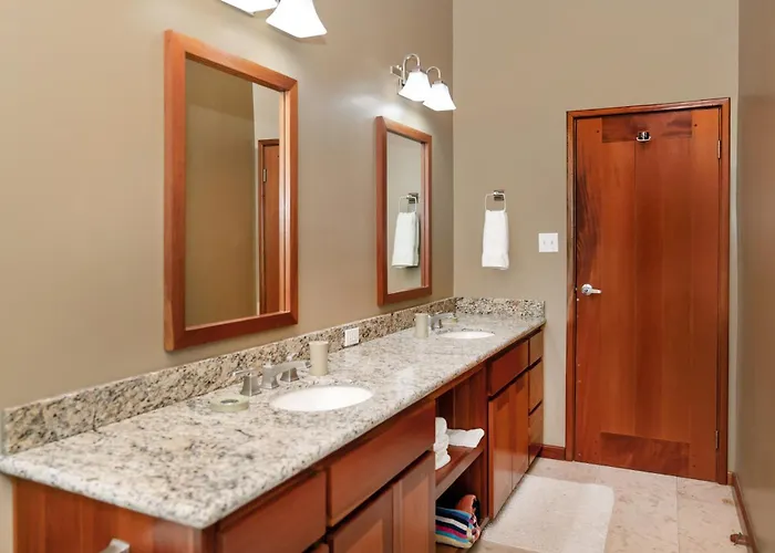 Residences At Barrier Reef 8c Oceanview 2 Bedroom By Floreo Holiday home