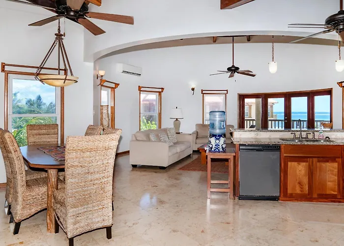Residences At Barrier Reef 8c Oceanview 2 Bedroom By Floreo Holiday home